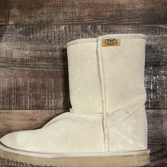Emu Ridge tan fuzzy boots - Picture 6 of 6